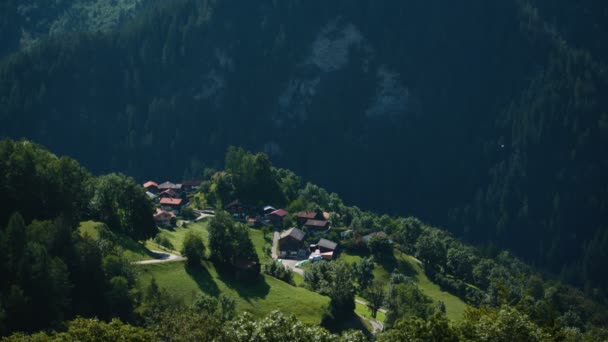 瑞士阿尔卑斯山高山村的美丽景色 — 图库视频影像