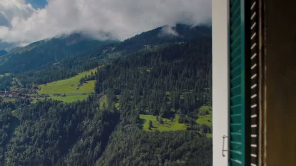 Bela manhã nos Alpes suíços perto de Castiel — Vídeo de Stock