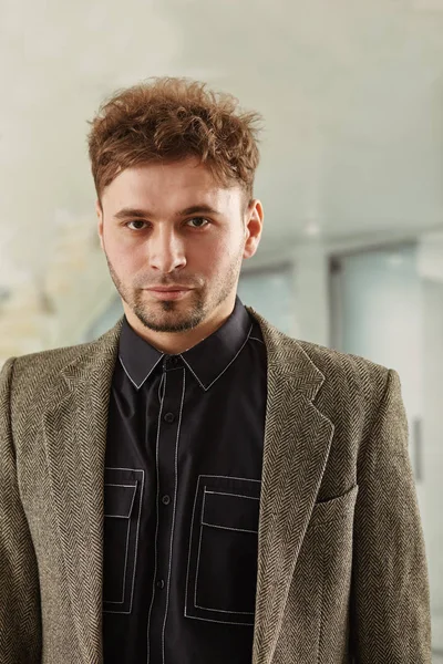 Modern young business man in office — Stockfoto