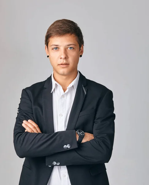 Retrato de joven empresario muy serio — Foto de Stock