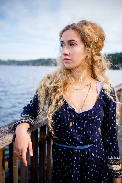 Beautiful young woman on the lakeside — 스톡 사진