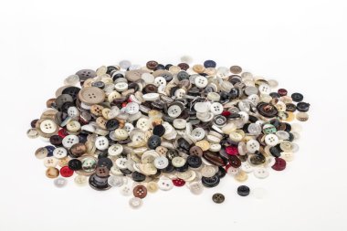 Yığın beyaz terzi butonlar