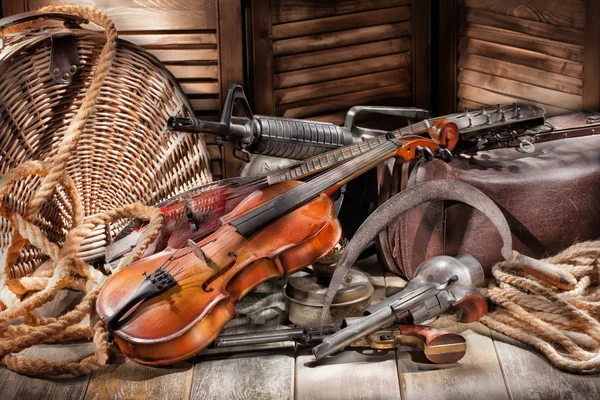 Машина Гуна и скрипка — стоковое фото