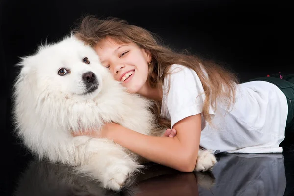 Menina e cão — Fotografia de Stock