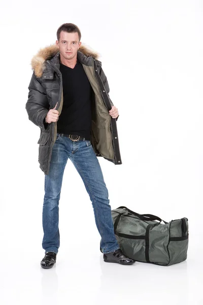 Junger Mann in Winterkleidung — Stockfoto