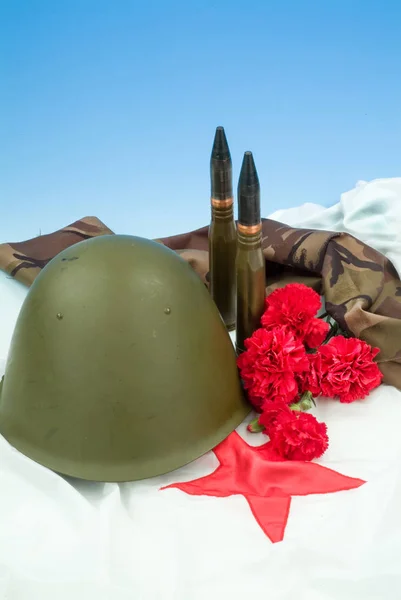 Flowers And Army Equipment — Stock Photo, Image