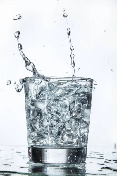 Acqua e ghiaccio — Foto Stock