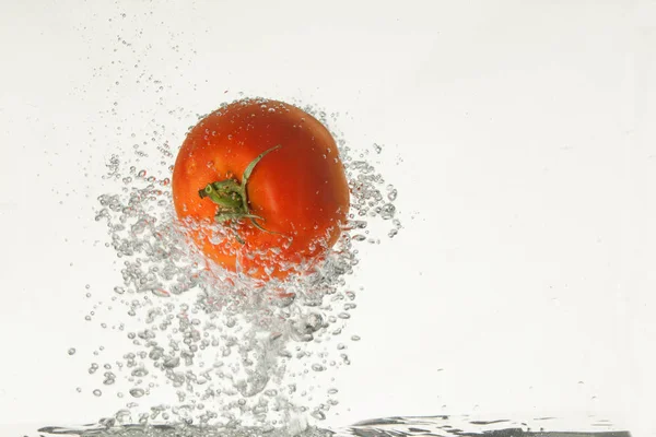 Tomato In The Water — Stock Photo, Image