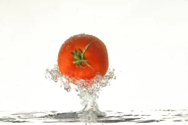 Pomodoro in acqua — Foto Stock