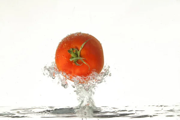 Tomato In The Water — Stock Photo, Image