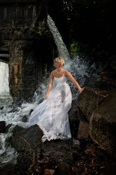 Young Blonde Woman White Wedding Dress Waterfall — Stock Photo, Image