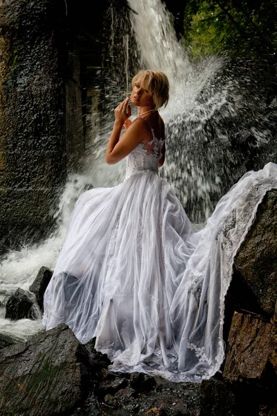 Young Blonde Woman White Wedding Dress Waterfall — Stock Photo, Image