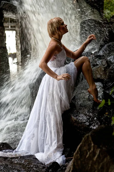 Young Blonde Woman White Wedding Dress Waterfall — Stock Photo, Image