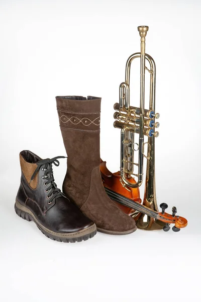 Par Sapatos Instrumentos Musicais Fundo Estúdio Isolado — Fotografia de Stock