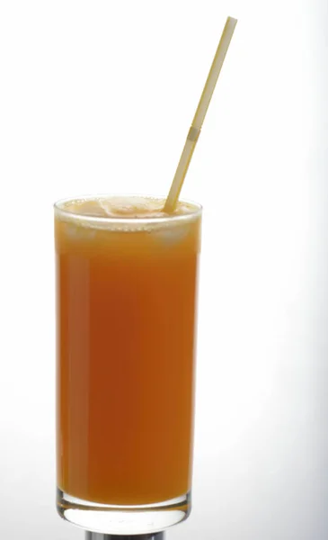 Suco de tangerina em um copo — Fotografia de Stock