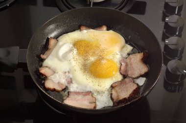 sahanda yumurta ve jambon