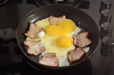 sahanda yumurta ve jambon