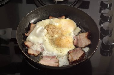 sahanda yumurta ve jambon