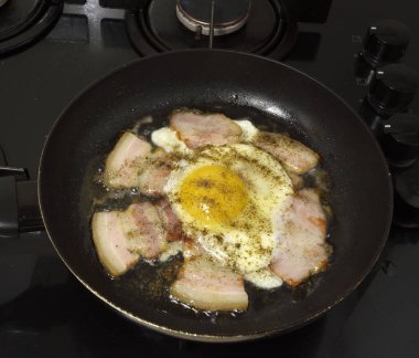 sahanda yumurta ve jambon