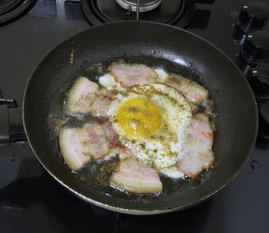 sahanda yumurta ve jambon