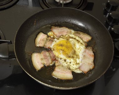 sahanda yumurta ve jambon