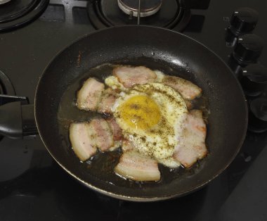 sahanda yumurta ve jambon