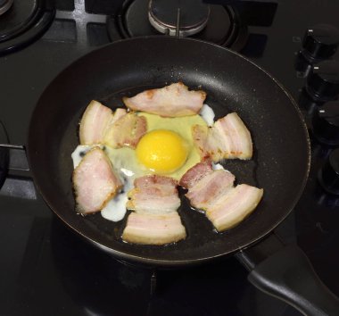 sahanda yumurta ve jambon