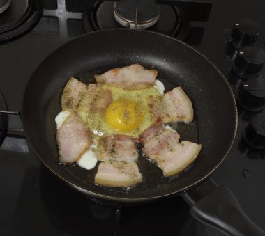 sahanda yumurta ve jambon