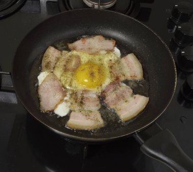 sahanda yumurta ve jambon