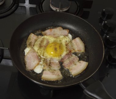 sahanda yumurta ve jambon