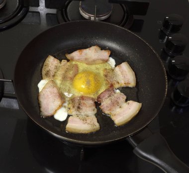 sahanda yumurta ve jambon