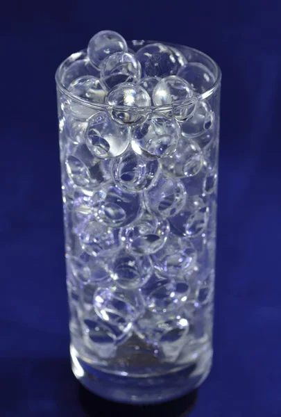 Bolas de silicone em um fundo azul — Fotografia de Stock
