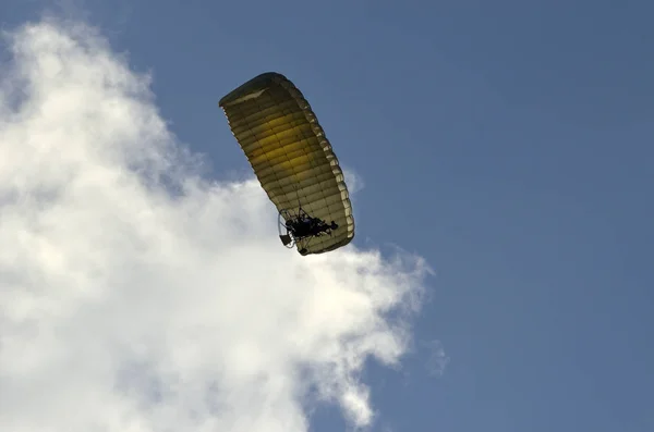 Letové motorové paraplan — Stock fotografie