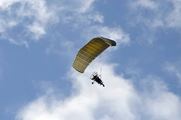 Letové motorové paraplan — Stock fotografie