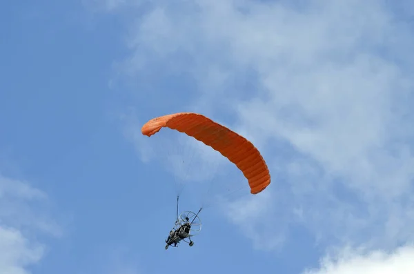 Letové motorové paraplan — Stock fotografie