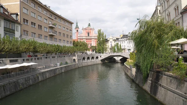 Dijk van de rivier de Ljubljanica — Stockfoto