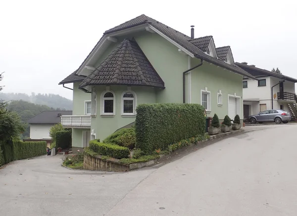 köşedeki ev Köyü