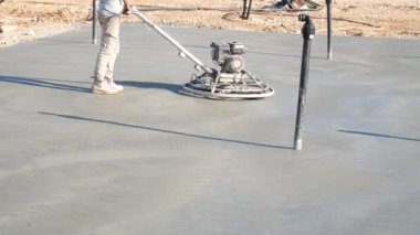 Beton bir helikopter yüzeyine tesviye