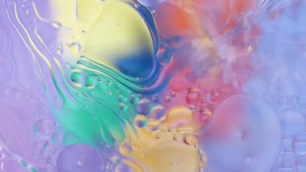 用植物油水透镜进行彩色抽象的背景 — 图库视频影像