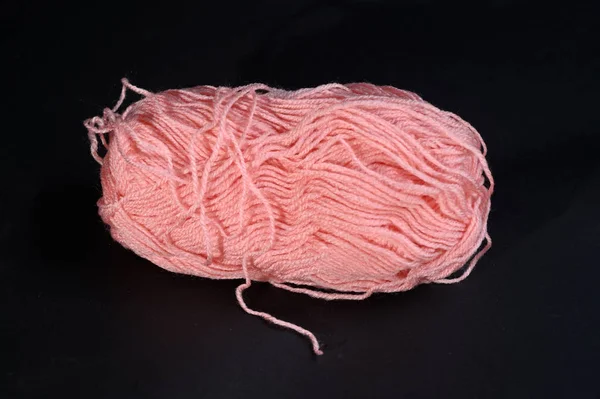 Boll av rosa trådar — Stockfoto