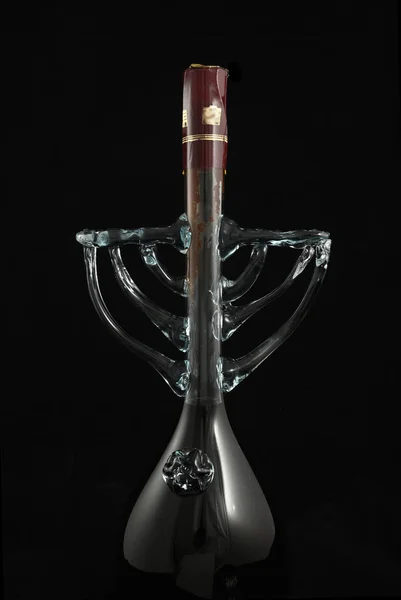 ハヌッカのための様式化された赤ワインボトル — ストック写真