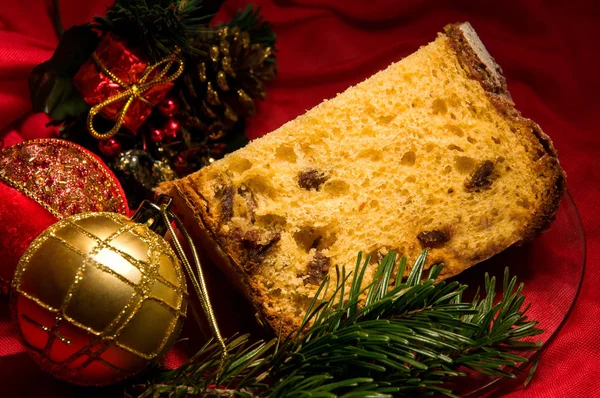 Piece of panettone, traditional cake for Christmas and New Year. — Stock Photo, Image