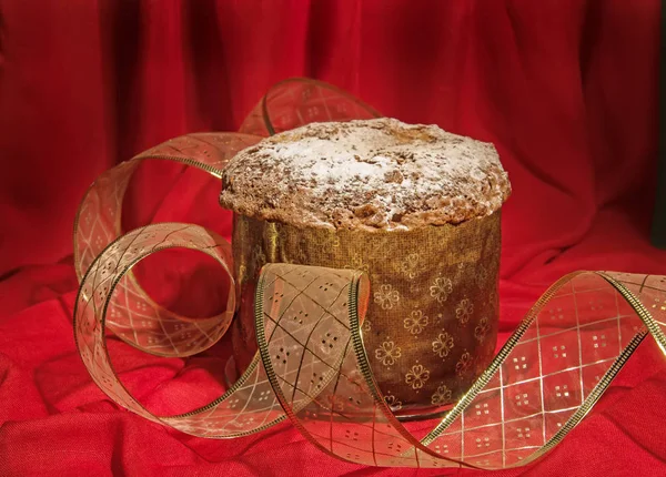 Panettone, παραδοσιακή τούρτα για τα Χριστούγεννα και το νέο έτος. Royalty Free Εικόνες Αρχείου