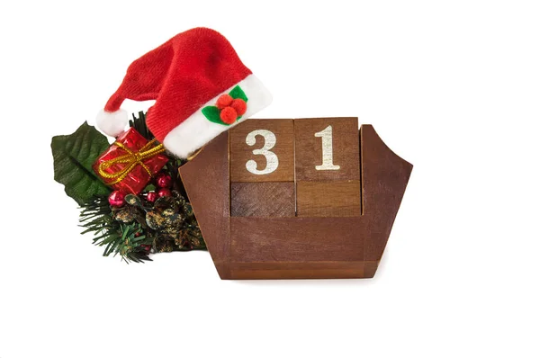 Kalendarz z dnia nowego roku, Santa hat, dekoracje na białym. — Zdjęcie stockowe