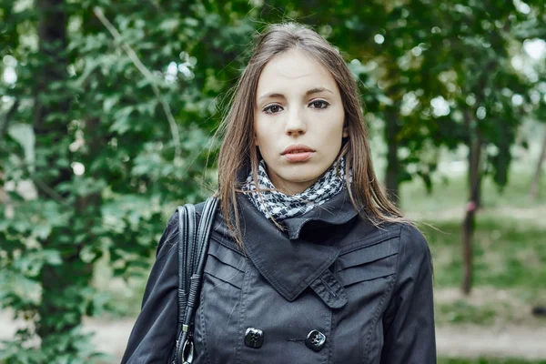 Retrato de mujer hermosa — Foto de Stock