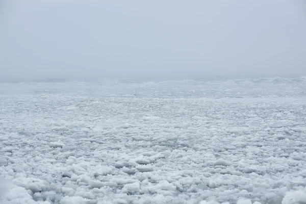 Mare ghiacciato in inverno — Foto Stock