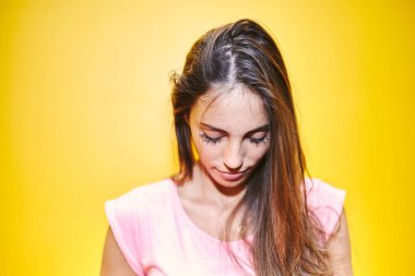 Genç stil sahibi kadın. 