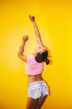 Genç stil sahibi kadın.