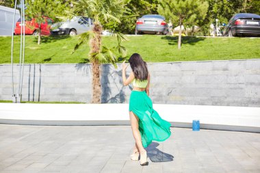 Güzel model açık havada poz