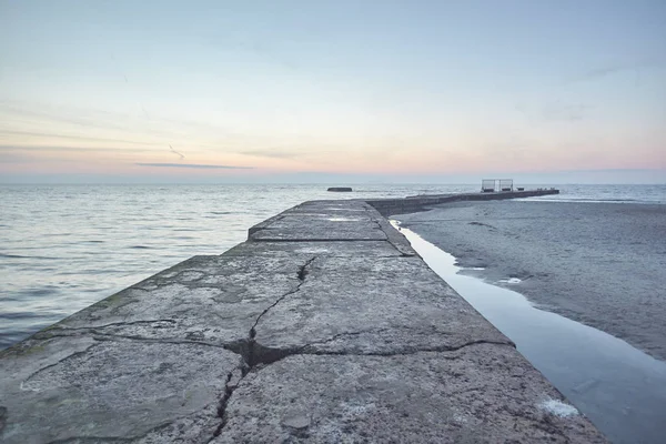 Molo e mare in pietra — Foto Stock